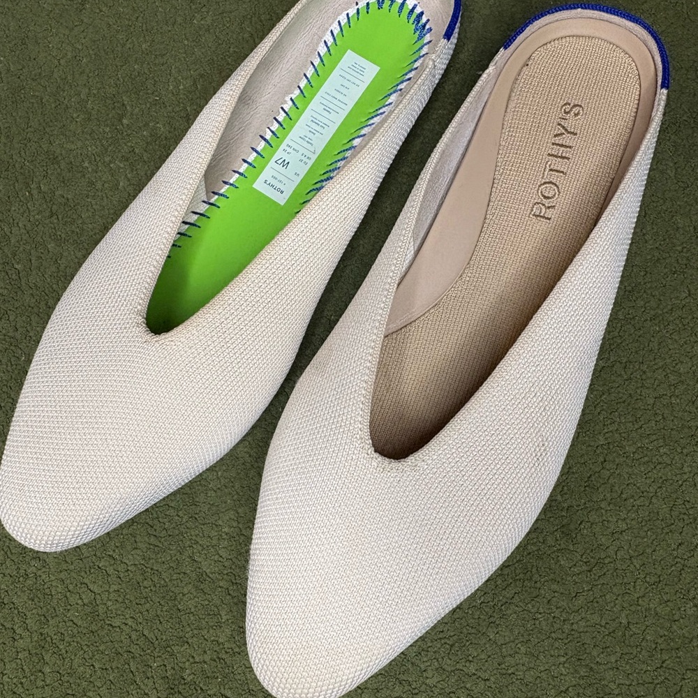 Rothy’s Vanilla Bean Almond Toe Demi’s size 7